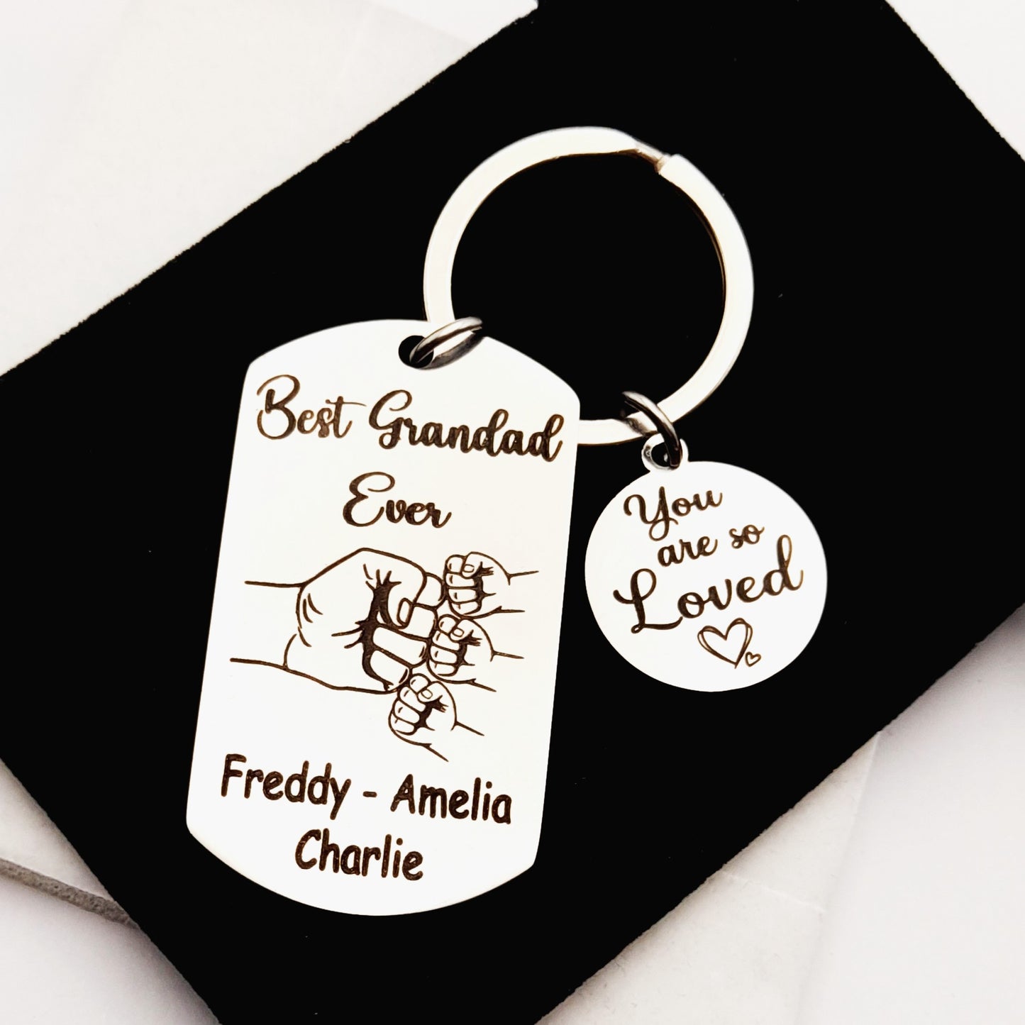 Personalised Fist Bump Grandad Keychain – Gift from Grandchild or Grandchildren – Sentimental Father’s Day, Birthday, or Christmas Present