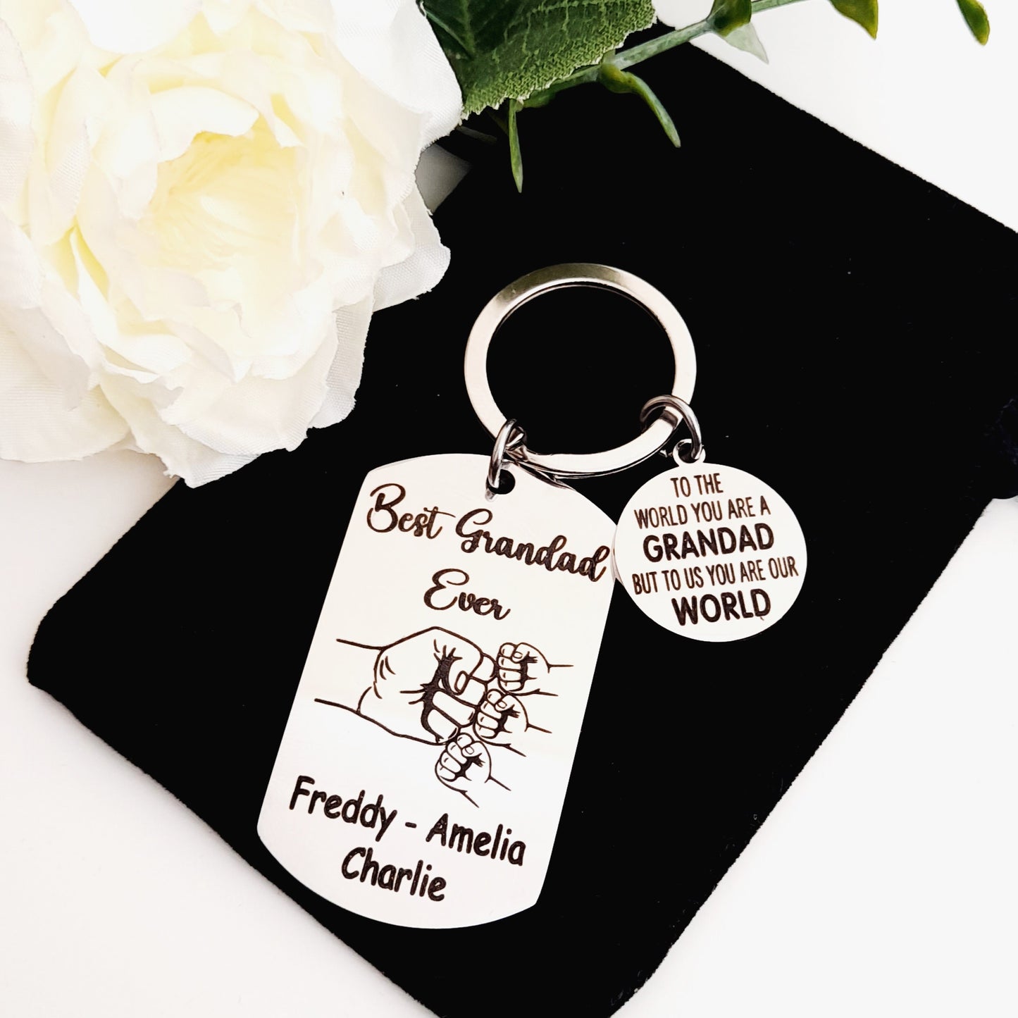 Fist Bump Grandad Keychain – Personalised Gift from Grandchild or Grandchildren – Sentimental Father’s Day, Birthday, or Christmas Present